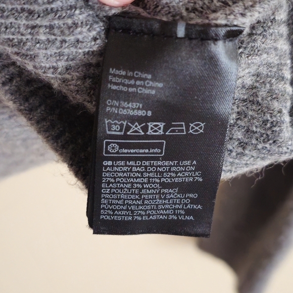 H&M Grey Knit Sweater Bejeweled Rhinestone Beaded Bow Embellishment Size Large - Picture 8 of 8